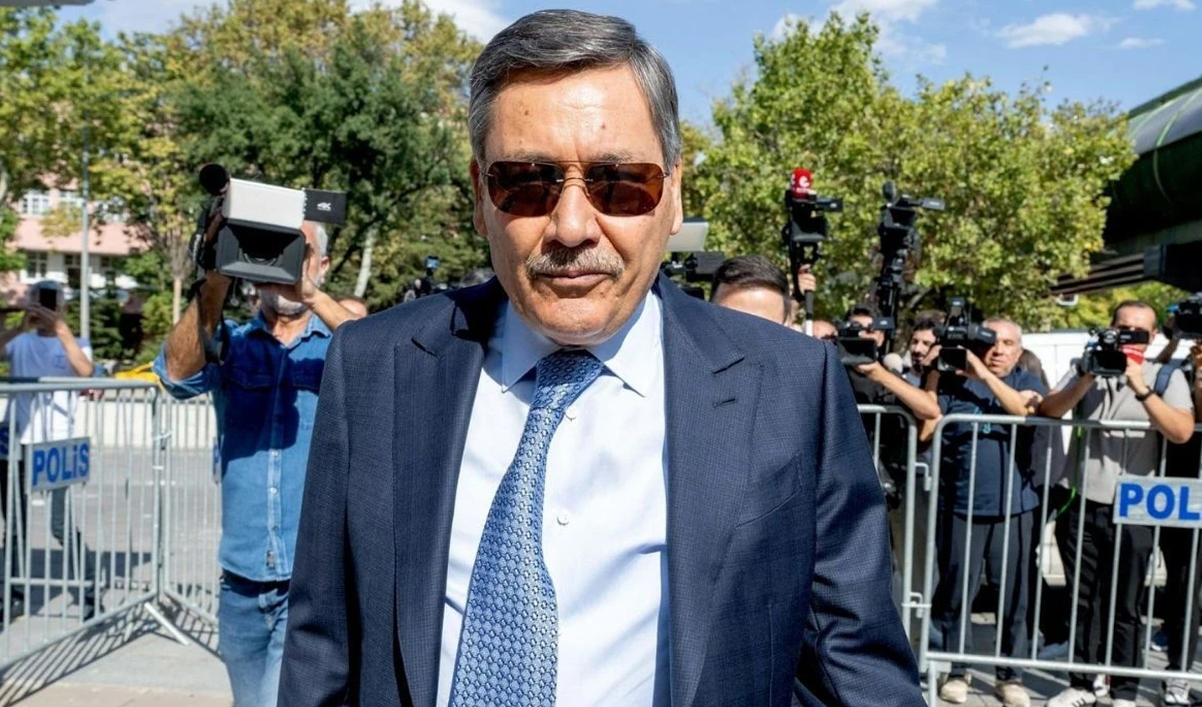 Melih Gökçek sakız tartışmasında gazetecileri hedef aldı: 'Yorumlarına dikkat etsinler'