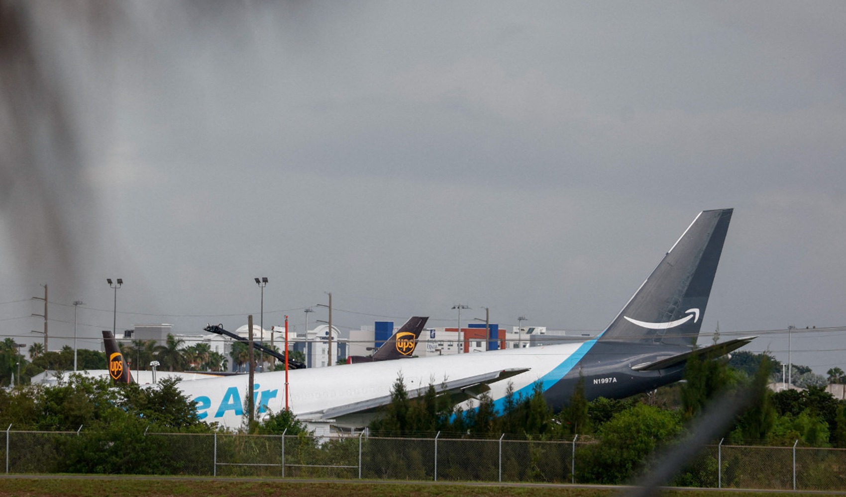 Un avion-cargo d'Amazon sort de la piste lors de l'atterrissage