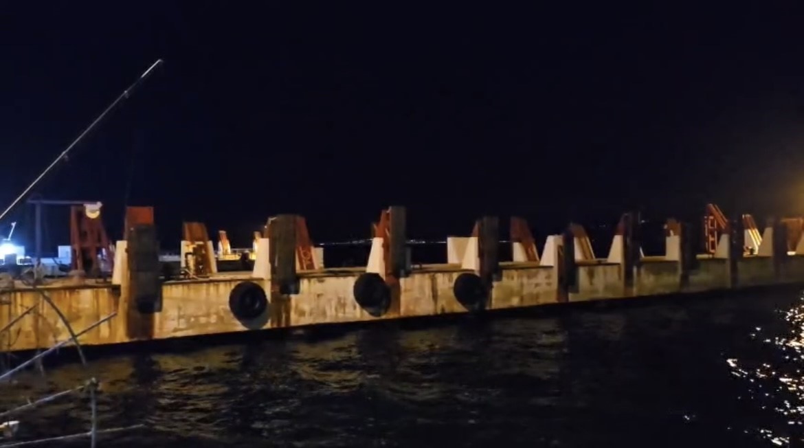 View of the Mudanya Pier and the sea at night from the scene of the incident.