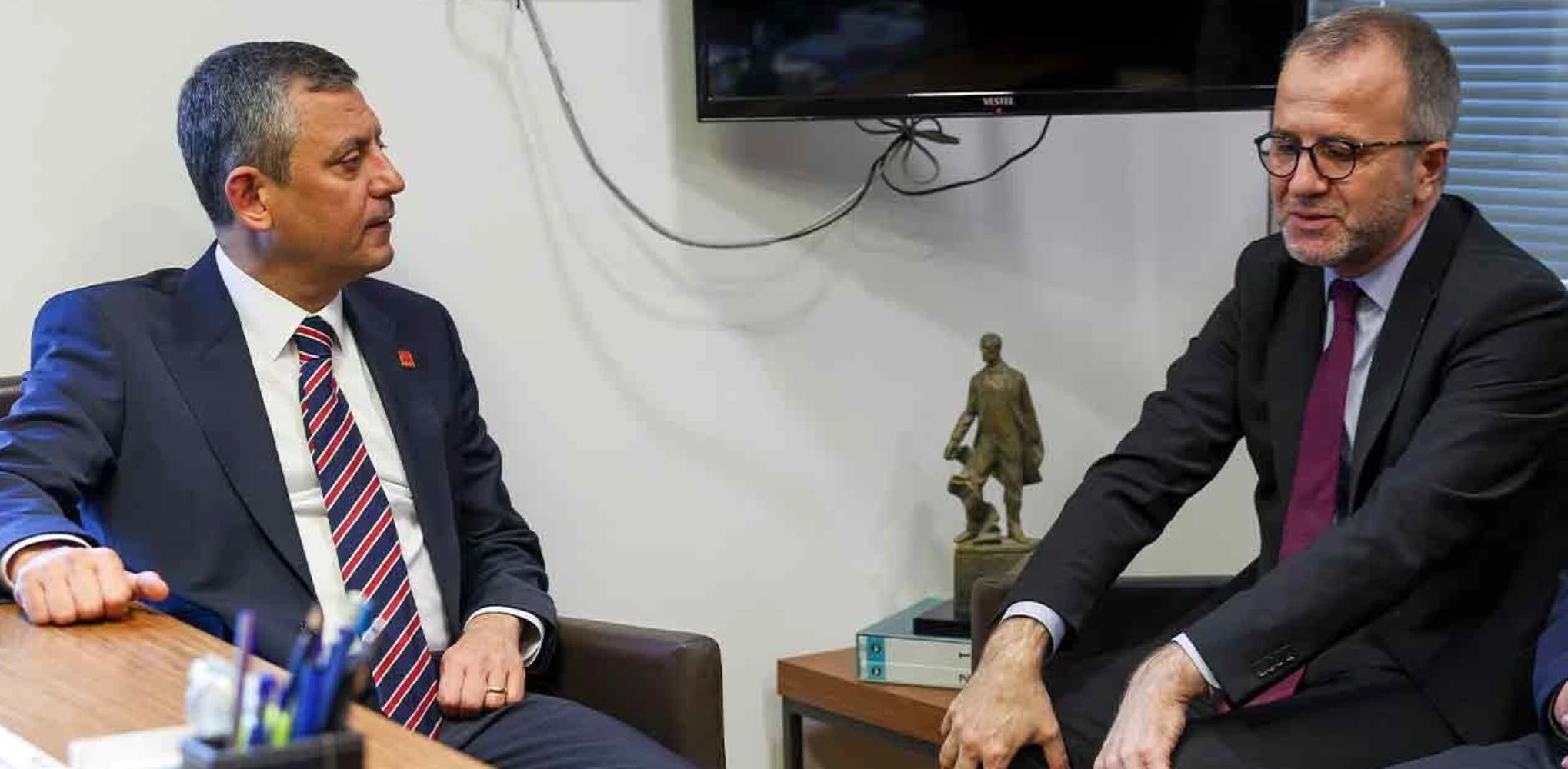 YENİ-Parteichef Özgür Özel hat sein A-Team bestimmt! Wer wird welche Aufgabe übernehmen? 'Auch Kılıçdaroğlus Blackbox wird im ZK vertreten sein'
