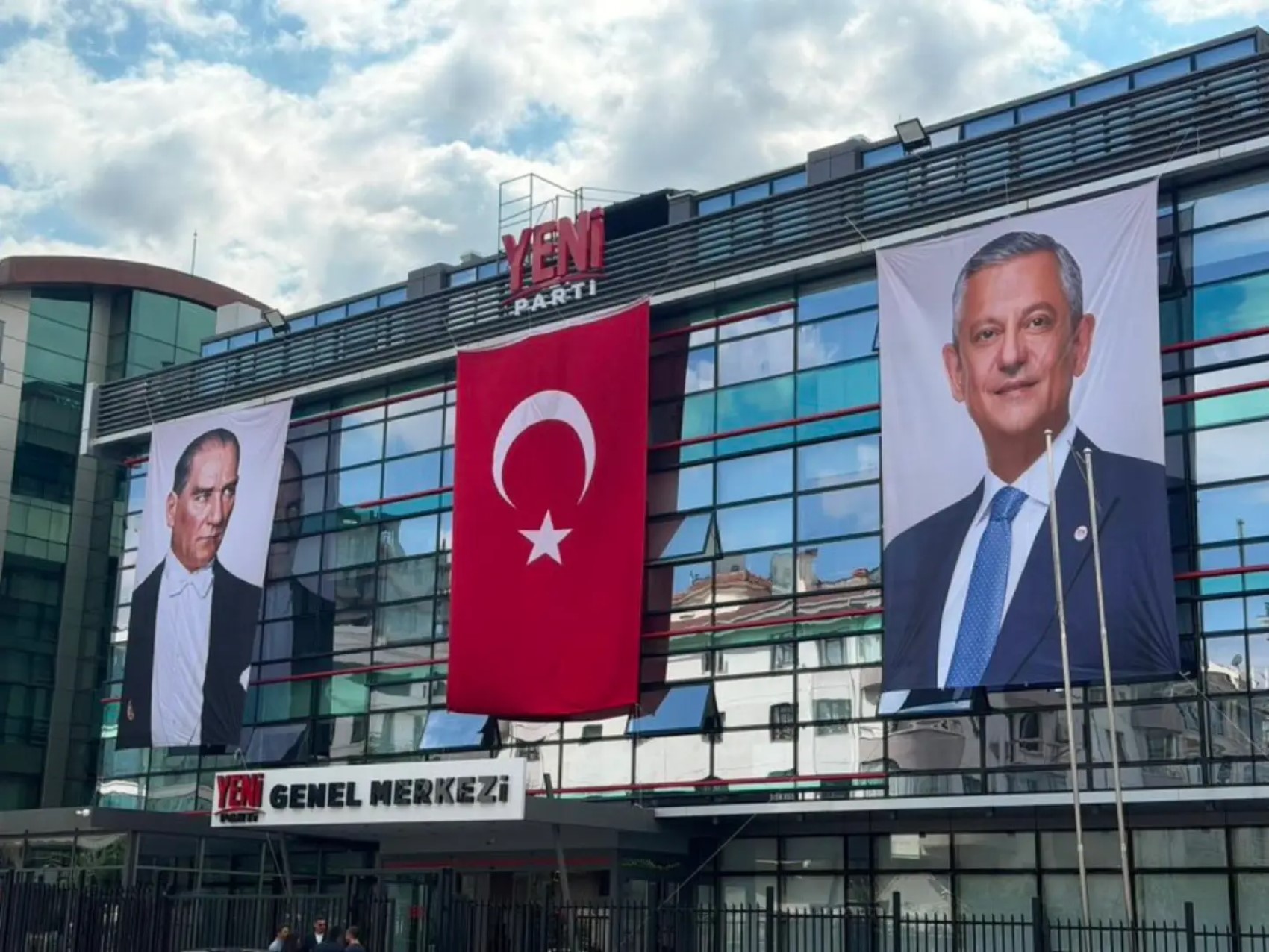 YENİ-Parteichef Özgür Özel hat sein A-Team bestimmt! Wer wird welche Aufgabe übernehmen? 'Auch Kılıçdaroğlus Blackbox wird im ZK vertreten sein'