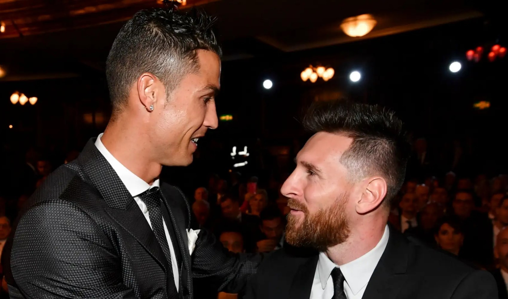 Carlos Tevez açıkladı: Messi ve Ronaldo aynı takımda forma giyecek