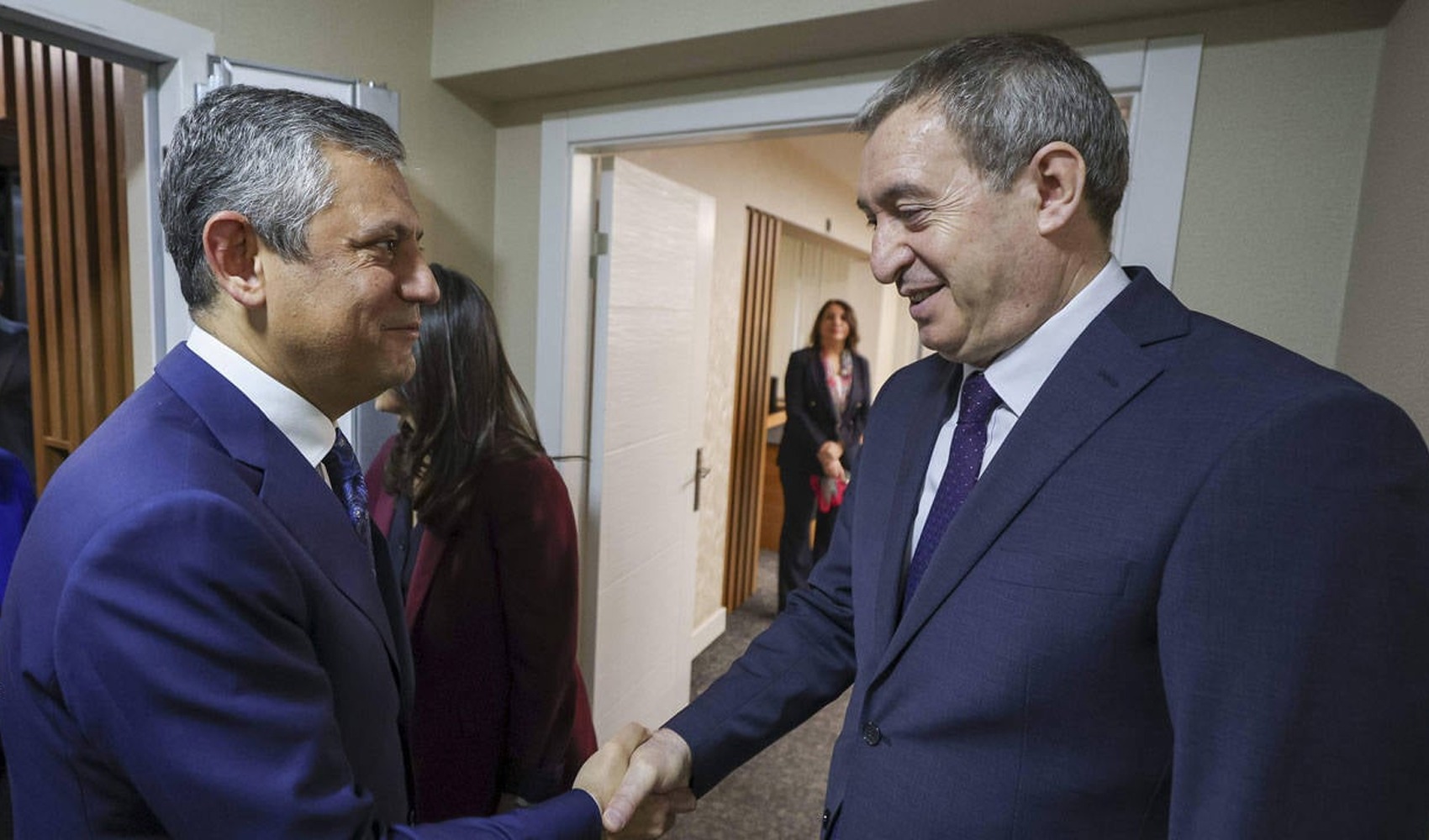 Özgür Özel gratuliert den DEM-Parteivorsitzenden Bakırhan und Hatimoğulları telefonisch