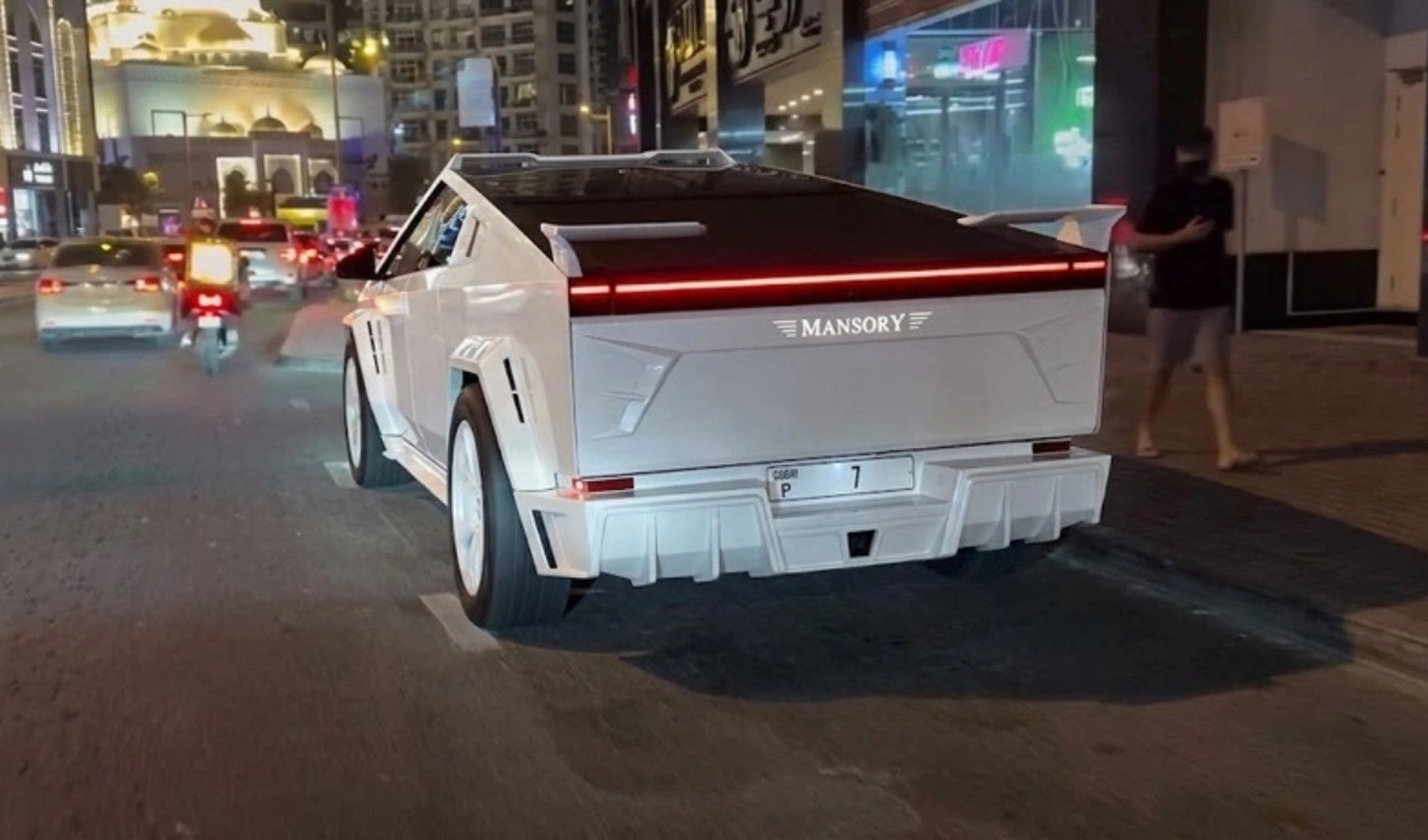 Dünyanın en pahalı plakası P7, bu kez özel tasarım Tesla Cybertruck üzerinde görüntülendi
