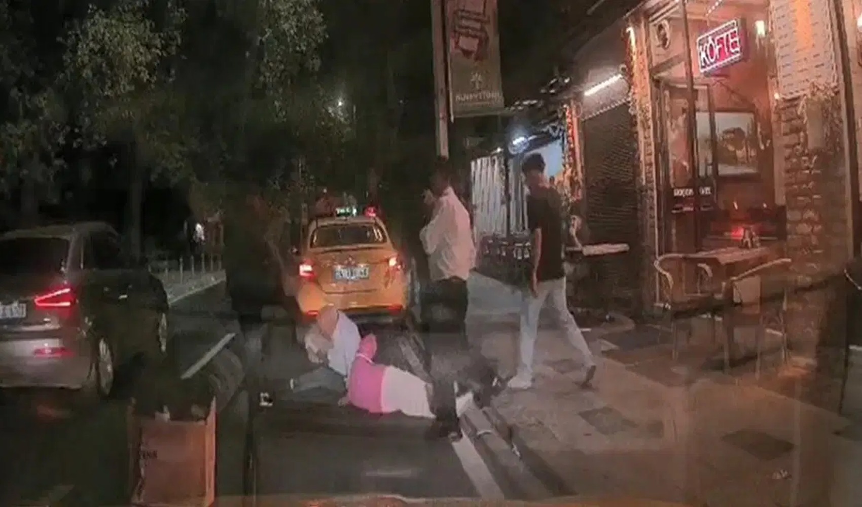 Fatih’te takside ücret tartışması şiddete dönüştü: O anlar kameralara yansıdı