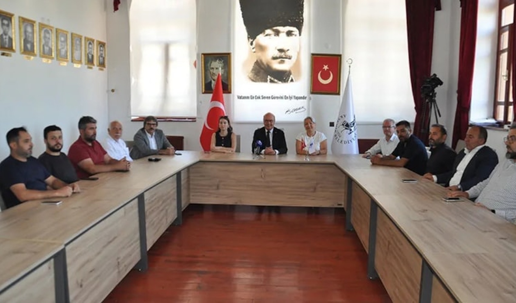Akşehir Belediye Başkanı Ahmet Nuri Köksal ve 14 meclis üyesi CHP’den istifa etti