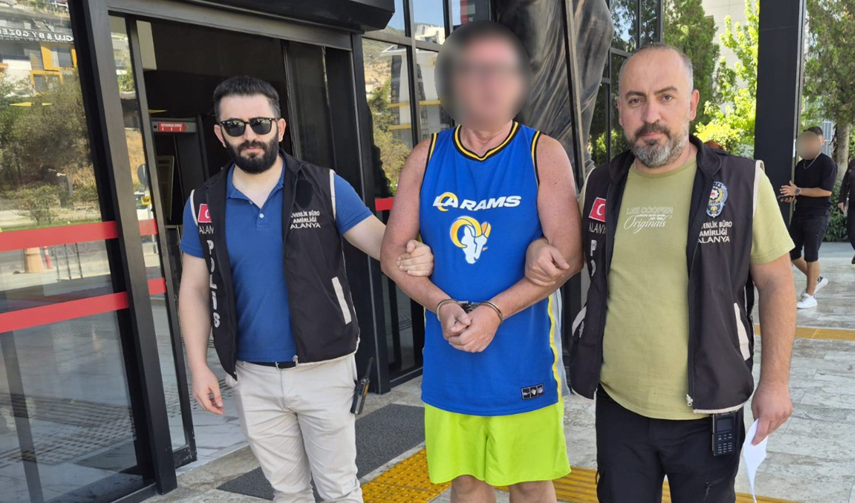 58-year-old British tourist arrested for spitting on Turkish flag in Alanya